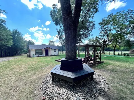 NEW!!! Fire pit AND golf!! LUXURY COUNTRY RETREAT in heart of MAJESTIC ETX!!! Отели в г. Cherokee County