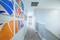 Hip-Downtown Carlton Townhouse #2, Steps to Tasting, Hot-Tub, BBQ, Dog-Friendly