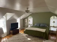 Azalea Farmhouse Hotels in McIntosh