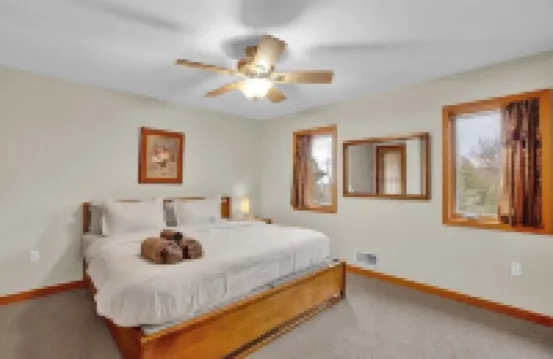 mountain cabin - walk/drive 2 Lake & SKI w/3 family rm/LINENS/HOTTUB/GAMES/GRILL