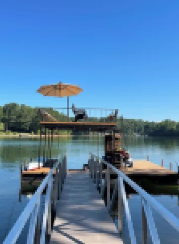 Peaceful 3 bedroom lakehouse w/private wooded lot.