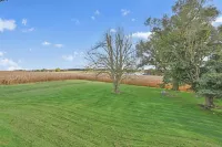 Quiet, private apartment on a 160-year-old farm. Attractions within 5 miles.