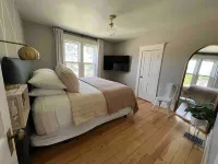 Historical Downtown Cottage with Hot Tub Hotels near South Dakota School of Mines & Technology