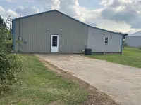 Metal Building LodgeSleeps 16 - Rustic