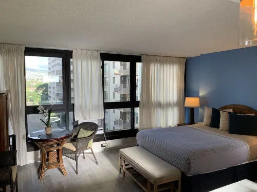 the Birdcage - Waikiki Hideaway, Steps to the Beach