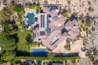 MEGA VILLA: Exquisite Backyard Oasis + Endless Fun! EV Charger ⭐️⭐️⭐️⭐️⭐️