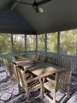 Treehouse: Hot Tub! Firepit! Cozy, Secluded, + Spacious.