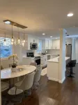 Cheerful & private 3 bedroom Shoreline home.