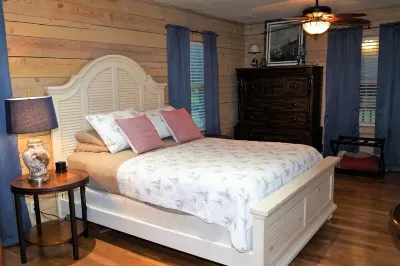 Secluded, peaceful Coastal Log Cabin with hot tub.