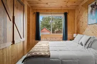 Barnhouse! Mini Golf, Slide, Theater, Arcade/Games, Pool/Hot Tub/Sauna, Home Gym