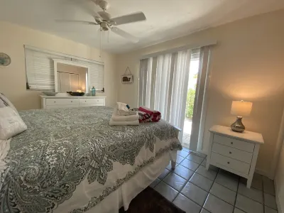 Siesta Key 2BR 1Bath unit COZY at 1945 Barefoot Bungalows 1500 ft from access#3