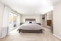 All Year Heated Pool, King Beds, Large Apartment,  Ski & Hiking,  Mountain View