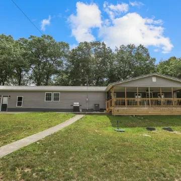 Country Escape in Hocking Hills- Great location!