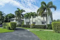 Two Bedroom Boutique Condo 2 Blocks from the Beach and Atlantic Avenue