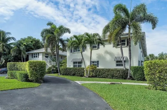 Two Bedroom Boutique Condo 2 Blocks from the Beach and Atlantic Avenue