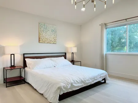 Lux. Contemporary at Heart of EG Отели рядом с достопримечательностью «Парк Вельма & Лестер Кинг»