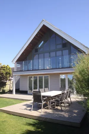 Beach Front Holiday Home on Private Road with Views Out to Sea. 100+  Reviews