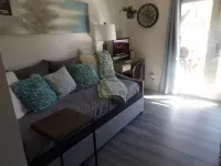 Comfy King suite with Private access and yard & Near Sea World/Fiesta Texas