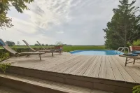 La Maison des Vendangeurs , Gîte with swimming pool and bicycles - Swimmingpools
