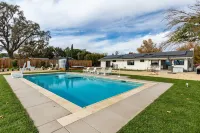 Resort-Like Amenities Inside & Out, Close to Downtown Paso, Great for Families - สระว่ายน้ำส่วนตัว