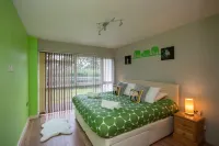 Two bedroom apartment with balcony dog friendly