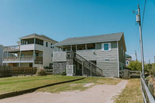 Budget & Pup-Friendly Oceanside! Classic Obx Style w/ Shiplap, Walk-in Showers!