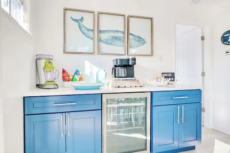 Cozy Bungalow on lagoon-10 min boat ride to the bay!