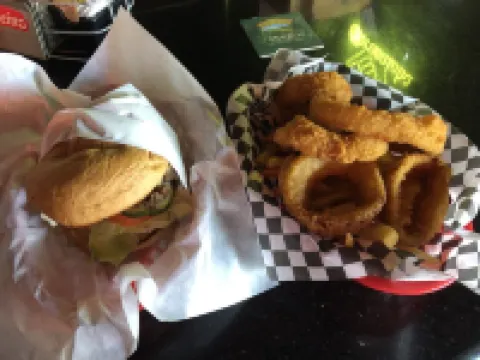 Winter Special. Amazing Views, Quiet Complex Two Bedroom, King Bed, Private.