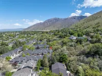 Ski Retreat near base of Cottonwoods with Hot Tub, BBQ, Games and Park