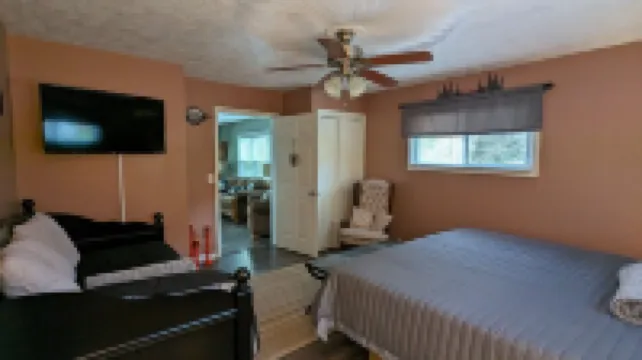 Trail Riders Retreat! Hatfield McCoy Trails. Private Pool. Loads of Parking!