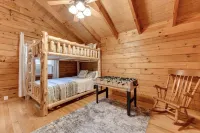 Family Getaway in a Classic Cozy Log Cabin