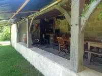 Stone house in a quiet park, 20 minutes from St Emilion and Bordeaux Hôtels à : Saint-Romain-la-Virvée