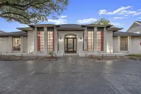 🚨Dallas Luxury Modern Home- Heated Salt Pool and Spa 🏊 4 Bedrooms Sleeps 14+ - プライペートプール