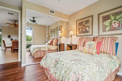 Hawaiian-Style Garden View 2-Br Villa, Ground Floor AC Kitchen & Beach Club Pass
