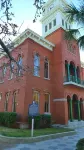 Your home away from home! A few minutes walk to the beach w/ pool & tennis