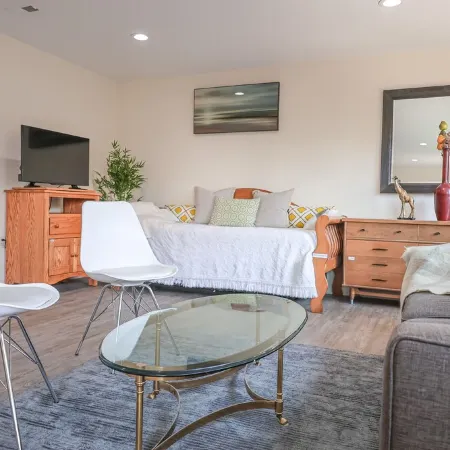 Convenient Lakeview 1 bed 1 bath home in Bellevue