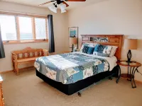 Lakeview Condo: Downtown Bayfield, Beach, Deck