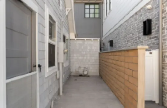 Newly Updated! - Oceanview Sea Gem Cottage- Bikes/ Boards,10 sec walk to beach