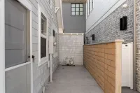 Newly Updated! - Oceanview Sea Gem Cottage- Bikes/ Boards,10 sec walk to beach