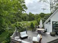 Iconic  Charles Moore Springs home with dock and our home is pet-friendly Hotels in Springs