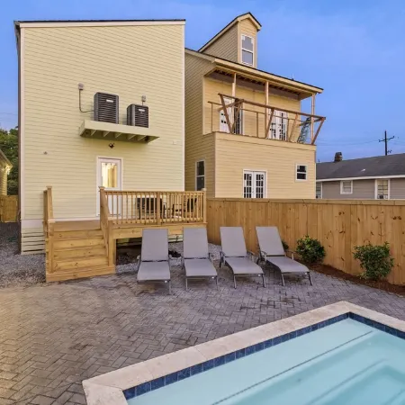 Remarkable Superdome Group Home w/Heated Pool, Parking, Patio, 8 Beds & 5 Baths