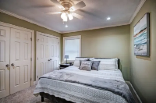 Relax in Shady Oaks Near Hospitals & Dining