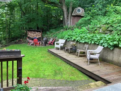 LAKEFRONT HIDDEN GEM ! Отели рядом с достопримечательностью «Уайтуотер Спринг Уотер»