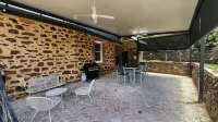 Beautifully renovated country cottage located near Mclaren Vale's best wineries Hotels in Clarendon