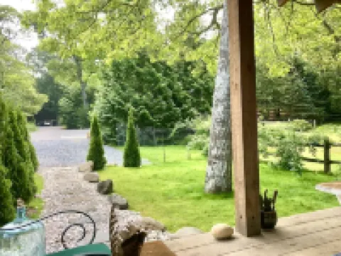 Cozy New TimberFrame Vineyard Haven!