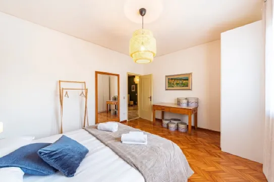 Novalesi Vintage Interior 1 (Just 20 Minutes from Venice)