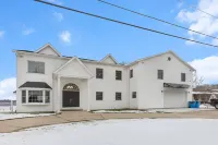 Lakefront W/ Private Beach, Pool, Hot Tub, Golf Simulator, Projector, Bar & more - 4-Star