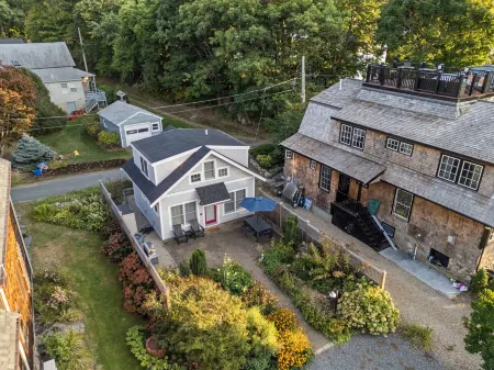 The Ladybug • 2BR Cottage Steps 2 Bearskin Neck • 2 Parking Spaces, Patio, Grill Отели рядом с достопримечательностью «Motif #1»