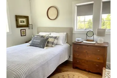 Cozy Barn Loft: Country Views & Central to Beaches