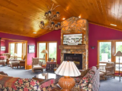 6 Bdrm 5 Bath Sleeps 14 Ski in and Ski out Slopeside! Hotels in Beech Mountain